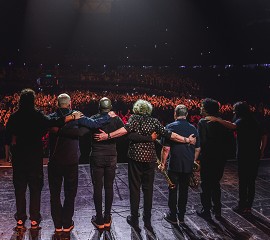 Holding Back the Years: 40 Years of Simply Red, Live in Santiago