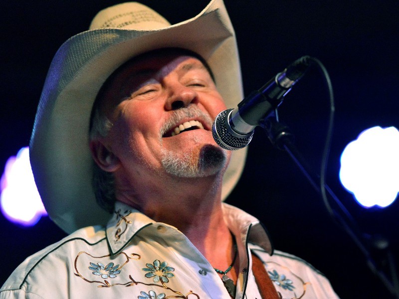 Los Pacaminos - feat. Paul Young