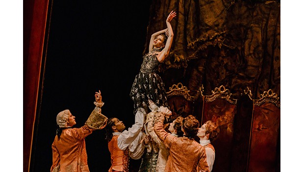 Manon presented by The Royal Ballet & Opera