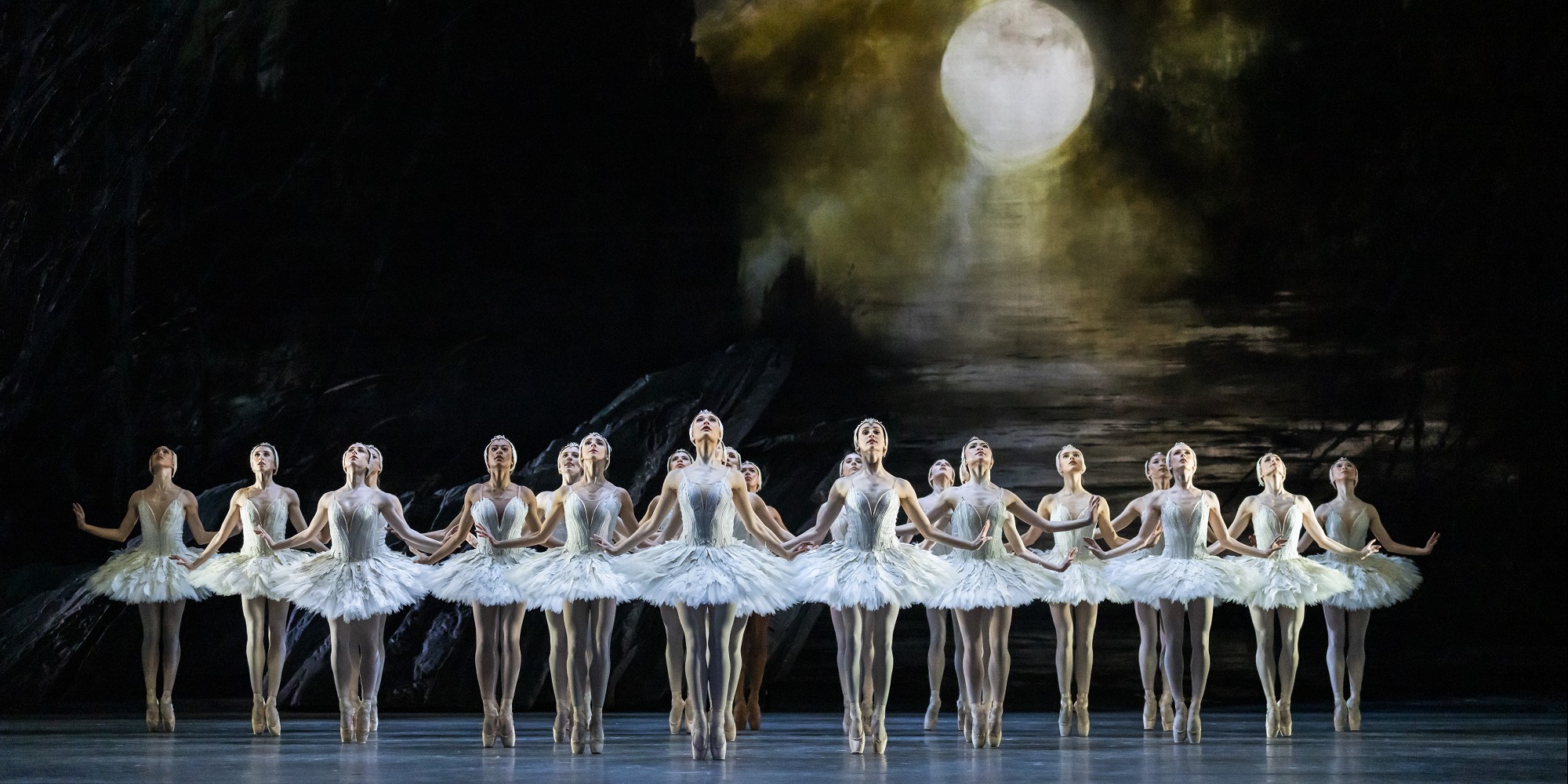 Royal Ballet & Opera 2024/25: Swan Lake