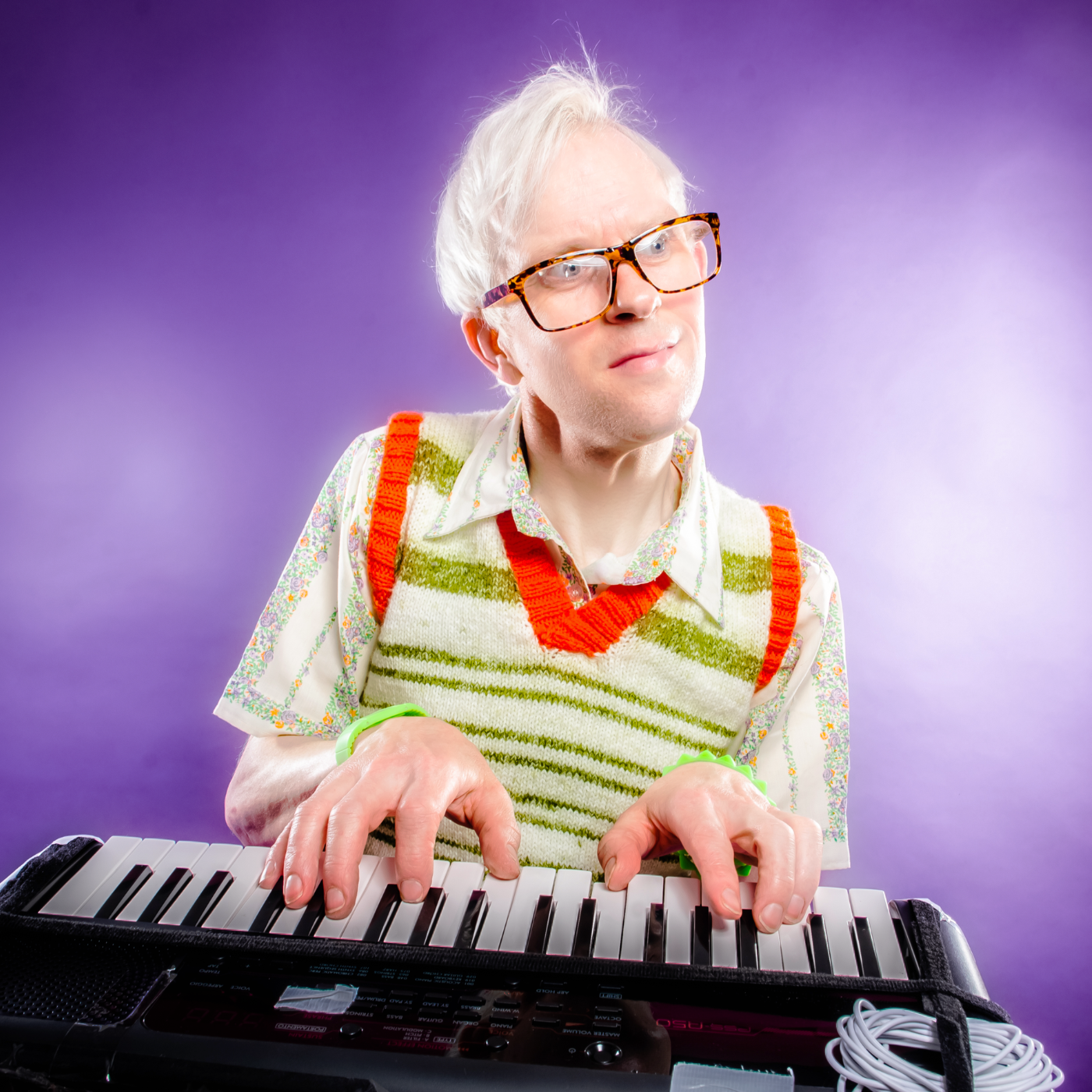 Robert White: 'THAT' Gay Autistic Keyboard Tanktop Comedy Guy!