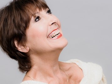 Anita Harris, in concert, live on stage