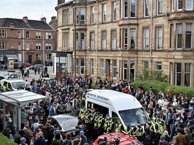 Everybody To Kenmure Street