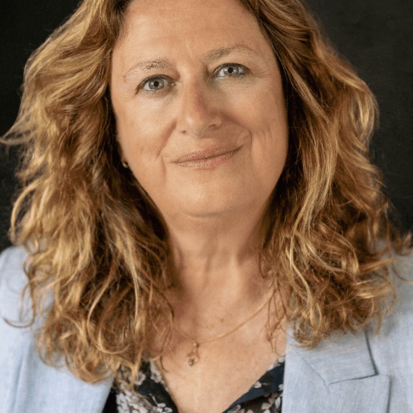 Slaughter in Southwold: Elly Griffiths