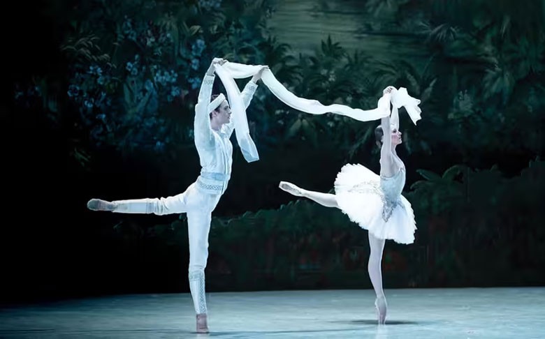 Opera De Paris - La Bayadere