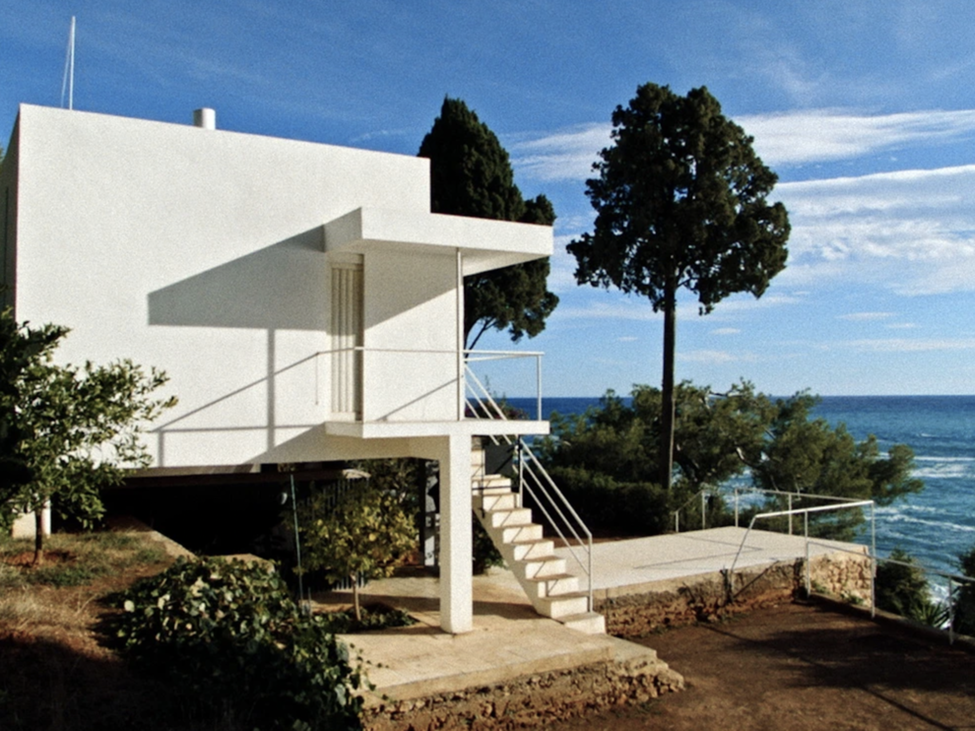 E.1027 - Eileen Gray and the House by the Sea