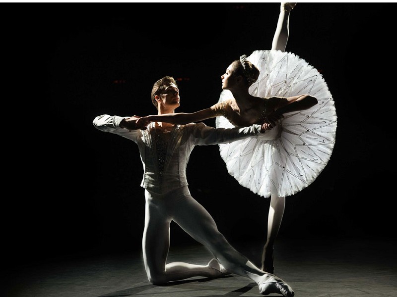 Bolshoi Ballet 21-22: Jewels 